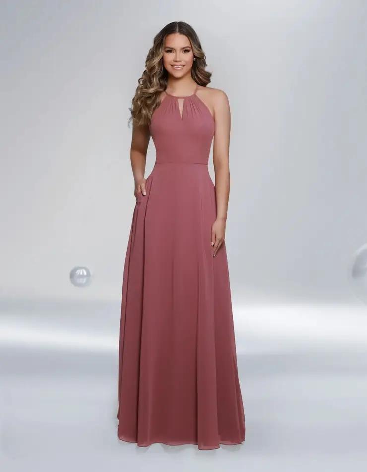 Perfecting Your Wedding Party Look: Bridesmaid Dresses and Tuxedo Rentals Made Easy Image